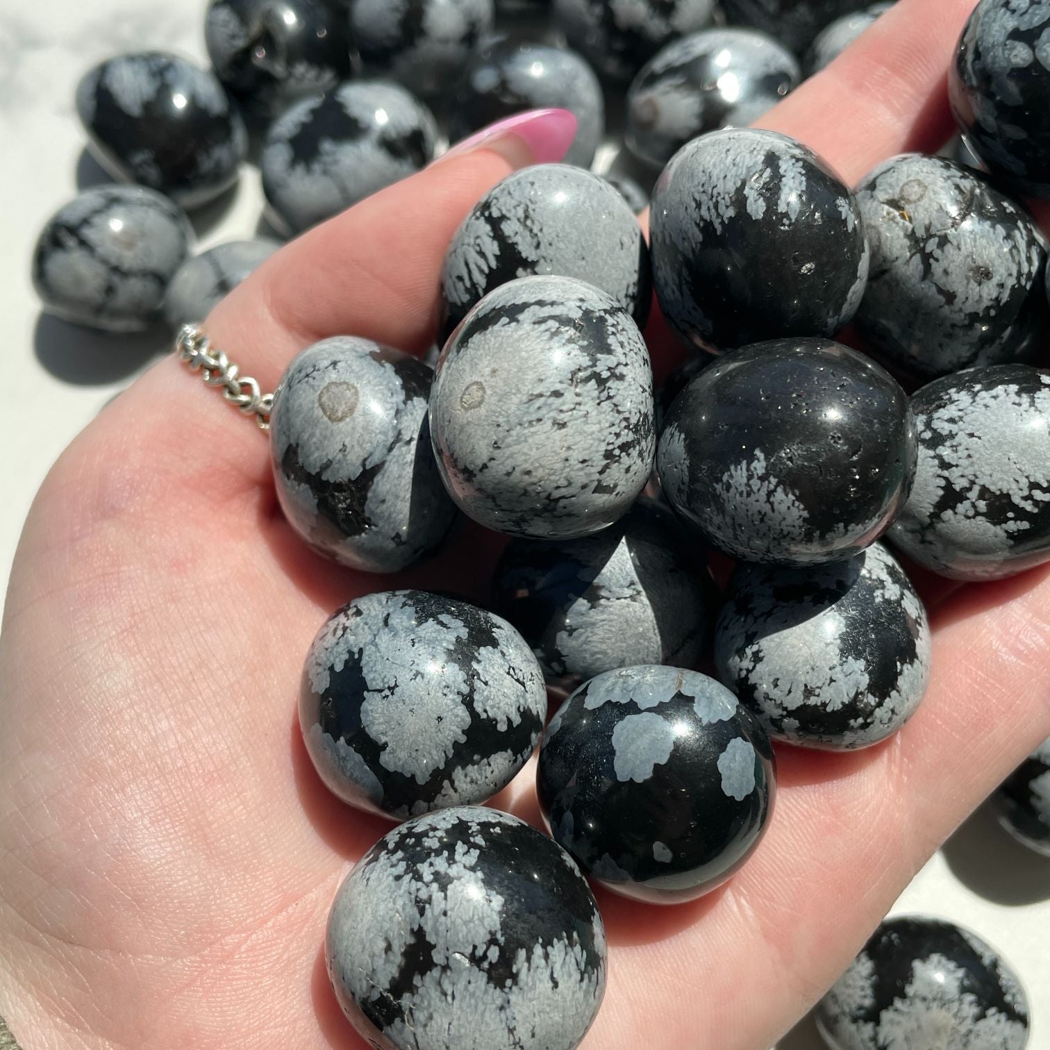 Snowflake Obsidian Tumbled 1KG (70-90 Pieces) Snowflake Obsidian Tumbled 1KG (70-90 Pieces)